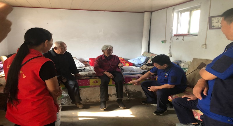 1601449406238589.jpg 【平原漢源公司】走訪慰問老黨員,發(fā)展不忘社會責(zé)任 (2).jpg